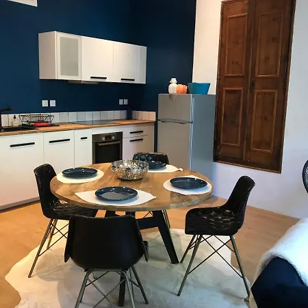 Moderne A Forcalquier, Provence *